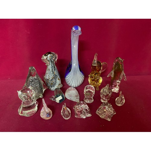 94 - Collection of 15 x coloured and clear glass animal figurines