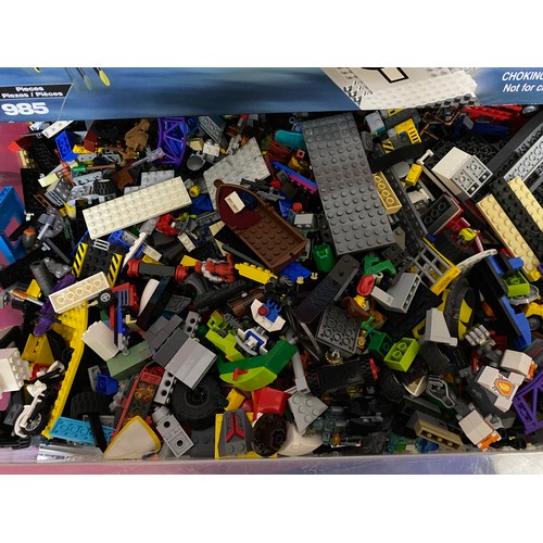 228 - Box of Lego approximately 9kg plus Mega Blox Pro Builder