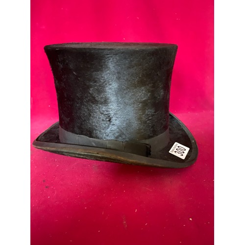 300 - Gentlemans antique top hat