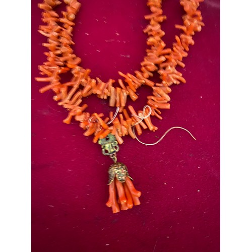 308 - Vintage coral necklace.