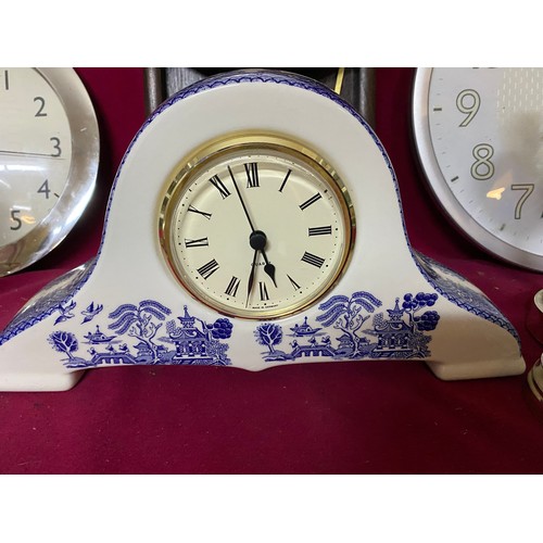 401 - Collection of 7 clocks including a Regal blue Willow mantle clock