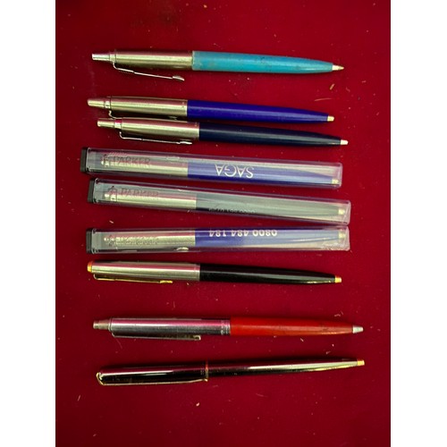 133 - Collection of vintage Parker and Papermate pens.