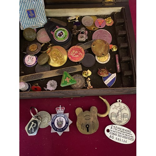 174 - Box of coins, medals, pins and curios.