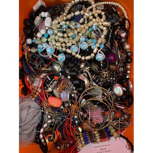 460 - Box of assorted costume jewellery