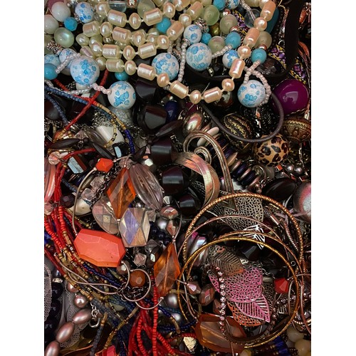 460 - Box of assorted costume jewellery