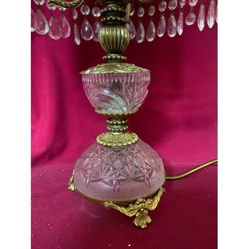 111 - Vintage crystal lamp with crystal droplets.