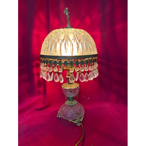 111 - Vintage crystal lamp with crystal droplets.