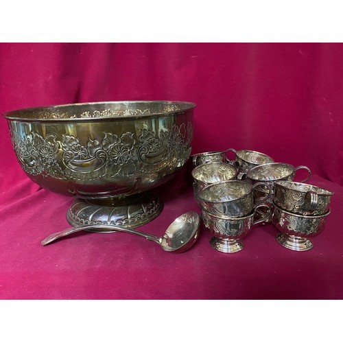 123 - Viners Silver Plate Punch bowl with 12 cups and Ladle