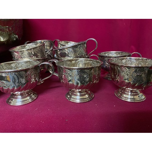 123 - Viners Silver Plate Punch bowl with 12 cups and Ladle