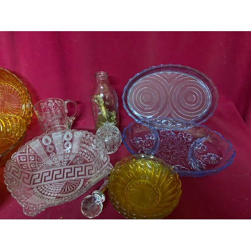 177 - Box of vintage glassware