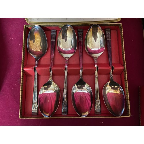 179 - Collection of vintage boxed cutlery sets