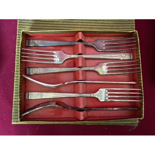 179 - Collection of vintage boxed cutlery sets