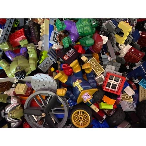 112 - Large box of assorted lego