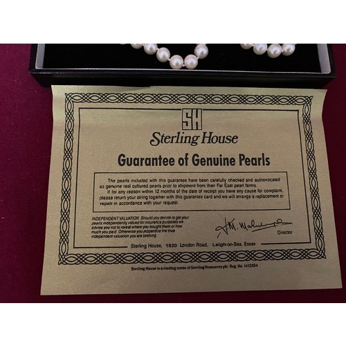 186 - Pearl necklace with box and certificate.