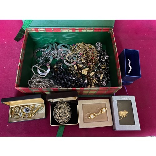 194 - Box of assorted costume jewellery