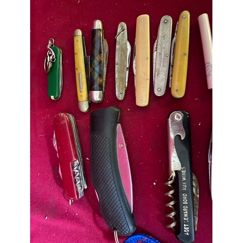 493 - Selection of vintage penknives