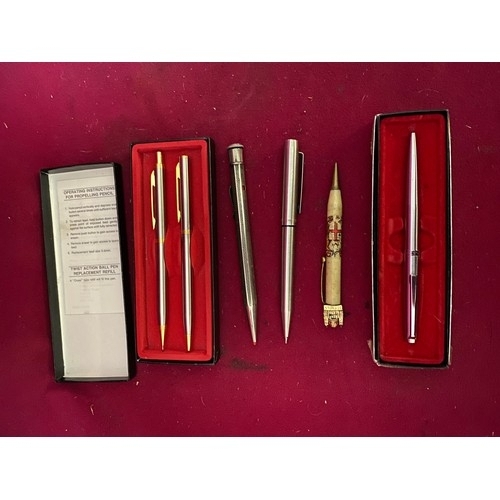 495 - Collection of vintage pens and propelling pencils