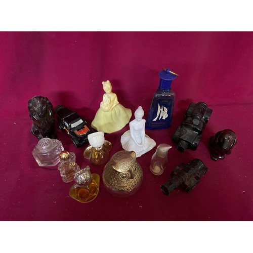 897 - Collection of 15 x vintage perfume bottles