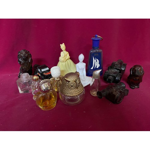 897 - Collection of 15 x vintage perfume bottles