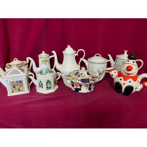 899 - Collection of 9 x tea and coffee pots with makes including Noritake, Burslem, Wade, Arthur Wood etc