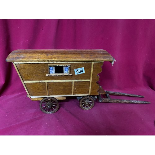 904 - Vintage wooden gypsy caravan measuring 26 cms tall