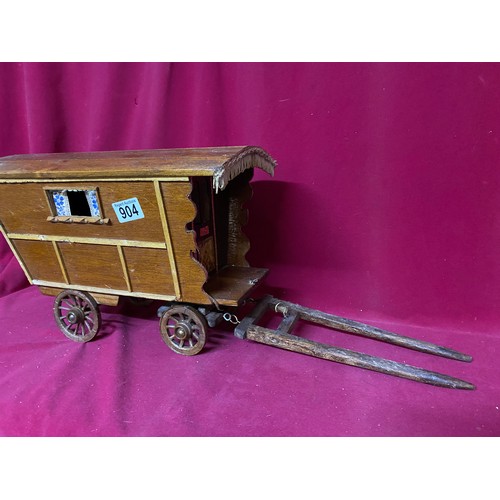 904 - Vintage wooden gypsy caravan measuring 26 cms tall