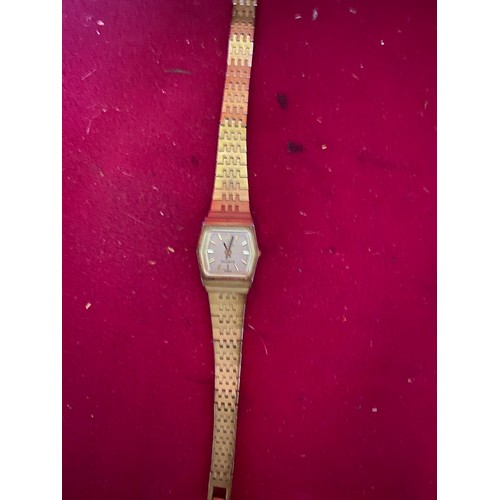 919 - Ladies gold tone timex watch with papers.