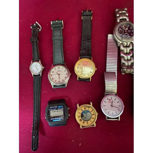 513 - Bag of vintage watches