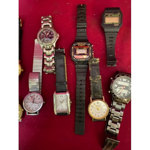 513 - Bag of vintage watches