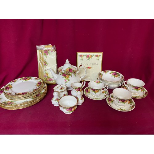 525 - Collection of 30 pieces of Royal Albert Old Country Roses