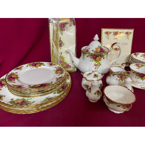 525 - Collection of 30 pieces of Royal Albert Old Country Roses