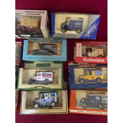 123 - Collection of 15 x boxed collectable Lledo vans