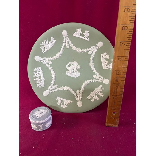 138 - Vintage Wedgewood cameo glass, plate and trinket box