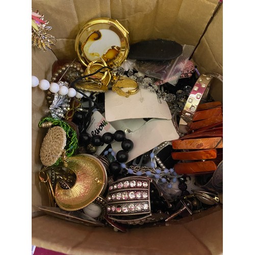 152 - Box of costume jewellery weighing approx 5kg