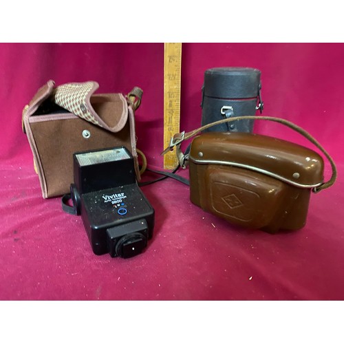 165 - Selection of camera equipment including a Kodak brownie model 1, a Halina 35X, a Vivitar 2800 and a ... 