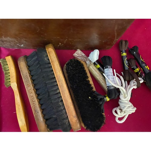 202 - Vintage wooden shoe shine box and apron.