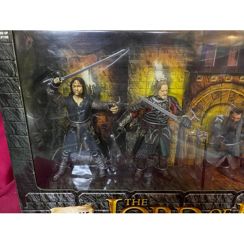 329 - Toy Biz Lord of the Ring The Two Towers, Helm's Deep Battle set with exclusive Haldir Elf figure.  B... 