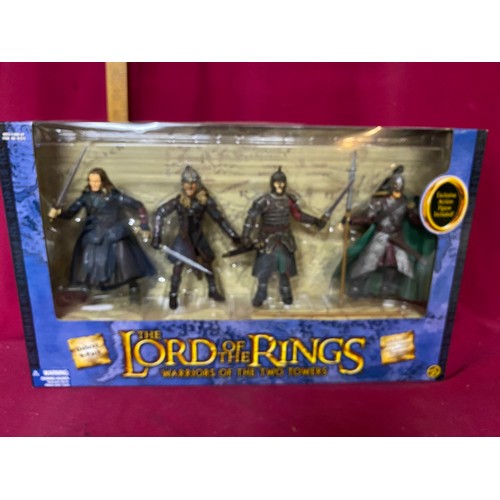 330 - Toy Biz Lord of the Rings The Two Towers, Warriors of the Two Towers boxed set. New sealed condition... 