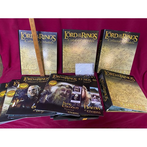 334 - 36 magazine issues of Lord of the Rings by Eaglemoss issues no 1-5,7,30-60. Comes with 4 binders.