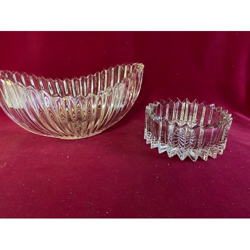 286 - Vintage glassware including Hors d'oeuvre tray, vase and bowl.