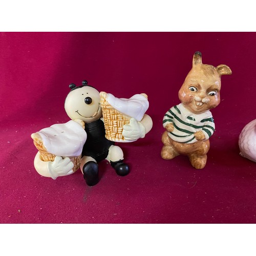 296 - Vintage salt and pepper pots, Malory Rabbit and Aynsley.