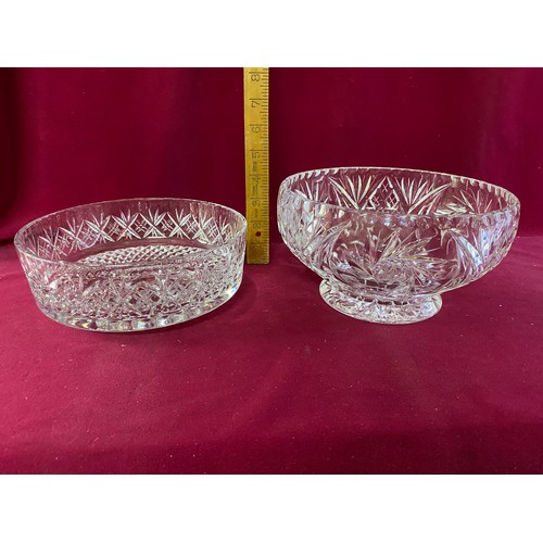 360 - Selection of 5 pieces of crystal comprising of 3 vases and 2 bowls.