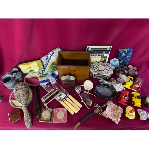 367 - Selection of mixed collectables including coins, ashtrays, dinky cars and other trinkets.