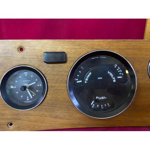 380 - Triumph 2000 wooden dash and dials