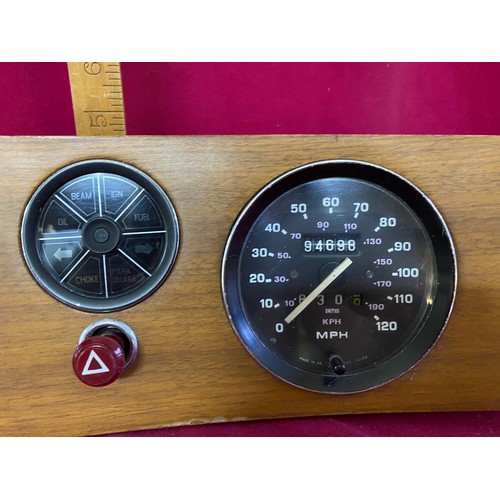 380 - Triumph 2000 wooden dash and dials