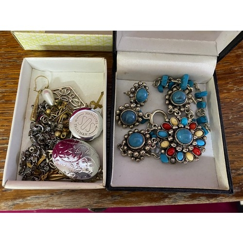 258 - Vintage wooden drawers filled with costume jewellery.