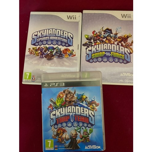 272 - Skylanders bundle including figures, portals, games and carry bag.