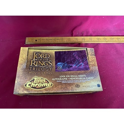 355 - 15 sealed packets of Topps Lord of the Rings Chrome Trilogy cards in box 2004