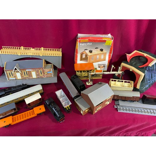 82 - Box of model railway items from Hornby, Triang and others including engines, carriages and buildings... 