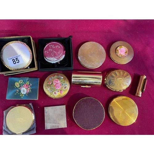 85 - Collection of vintage ladies compacts from Stratten and others.